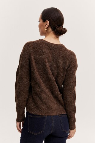 b.young Gebreid vest in Bruin