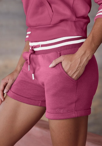 BUFFALO Regular Shorts in Lila