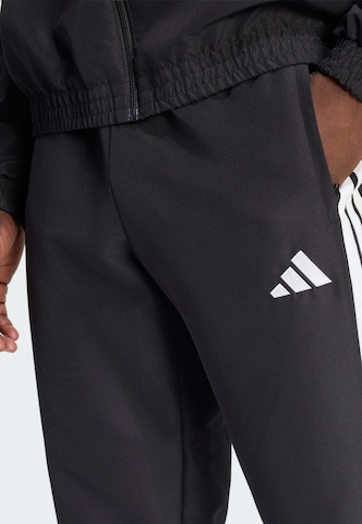 ADIDAS PERFORMANCE - Tapered Pantalón deportivo 'Tiro 26 Essentials' en negro