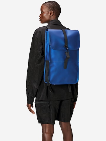 RAINS Rucksack in Blau