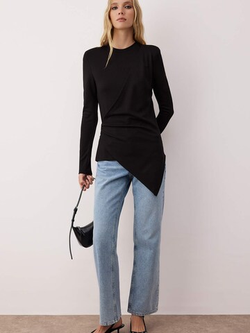 Trendyol Pluus, värv must