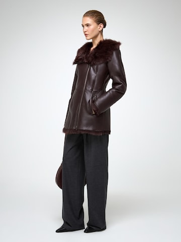 V S P Wintermantel 'Mallory' in Rot