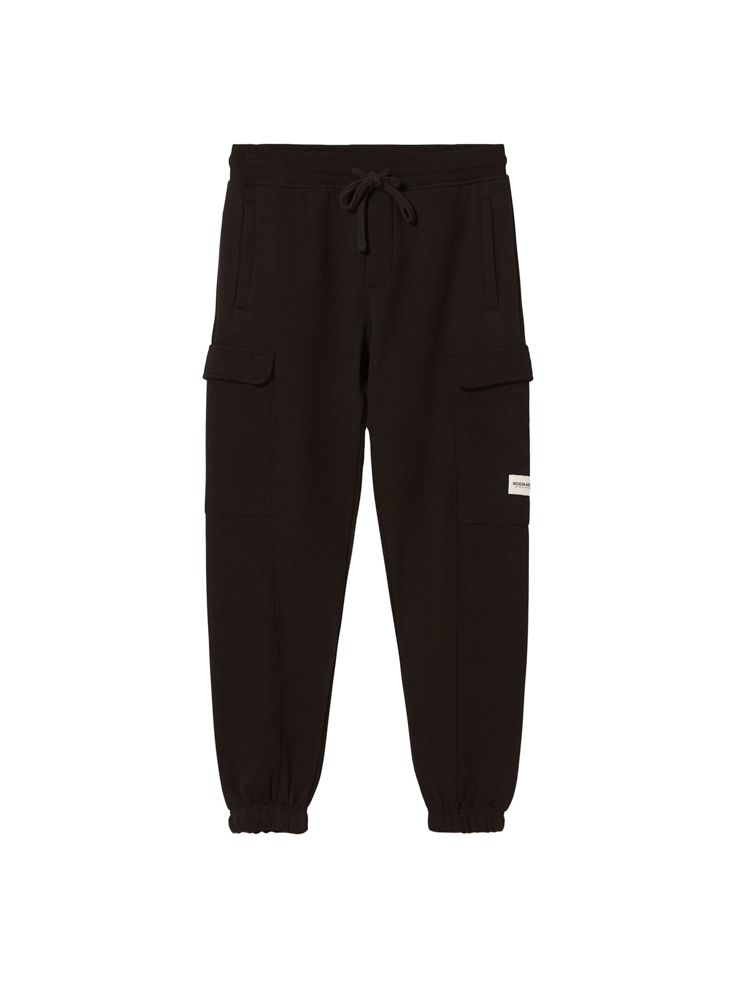 Tapered Pantaloni cargo di Bershka in nero: frontale