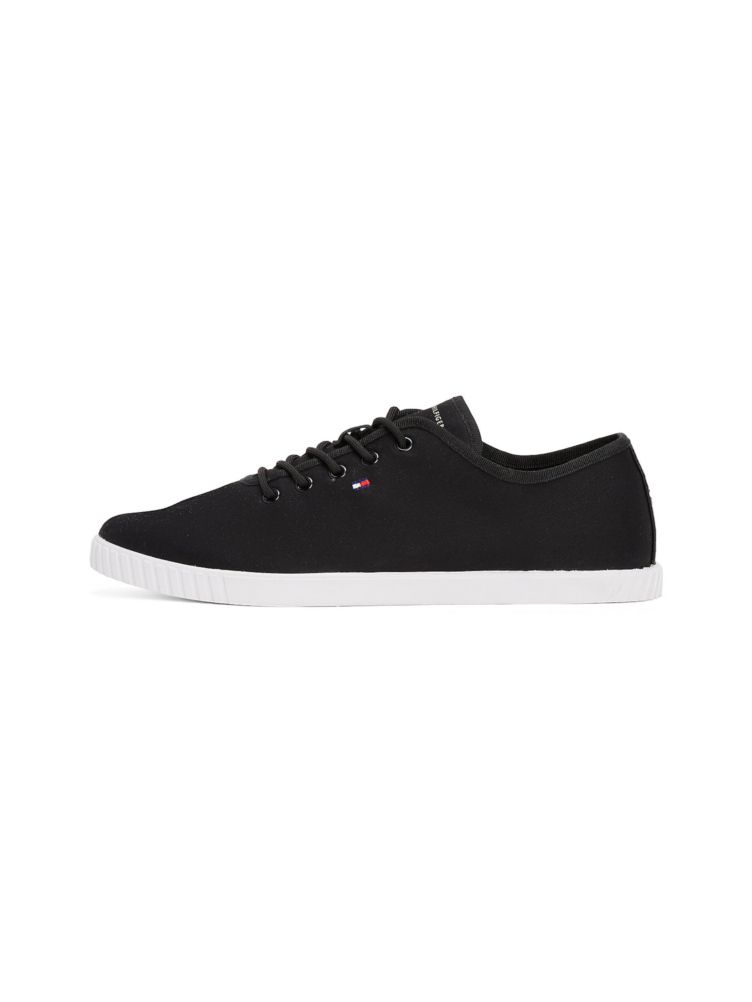 Baskets basses TOMMY HILFIGER en noir : devant