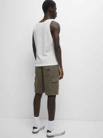 Pull&Bear Regular Shorts in Grün