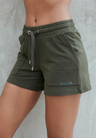 BENCH Regular Pants in Green
