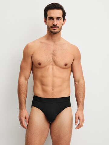 Slip 'Clean Line' CALIDA en noir