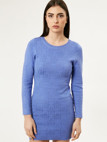 Influencer Strickkleid in Blau: predná strana