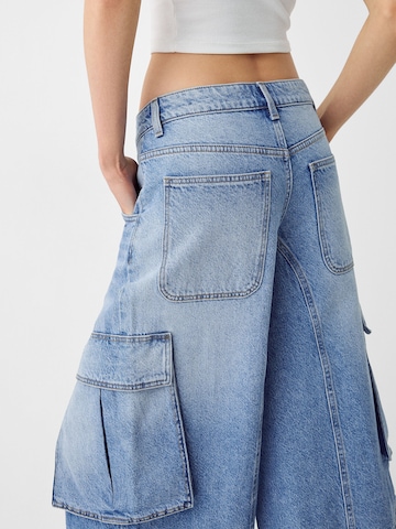 Bershka Zvonové kalhoty Džíny s kapsami – modrá