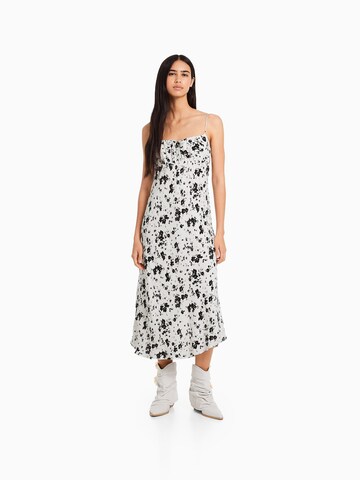 Bershka Poletna obleka | bela barva