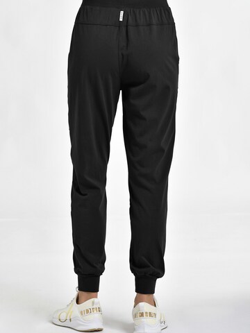 Tapered Pantaloni sportivi di DEHA in nero