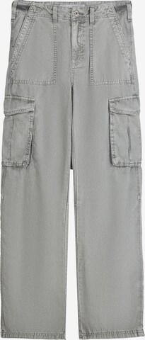 Bershka Cargo Pants in Grey: front