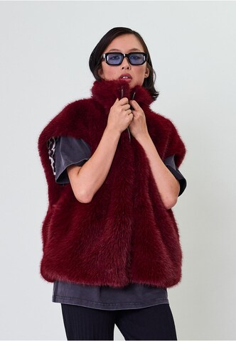 Gilet 'Trixie' OH APRIL en rouge : devant