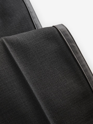 Slimfit Pantaloni cu dungă de la Next pe negru