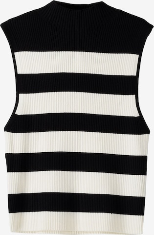 Bershka Knitted Top in Black: front