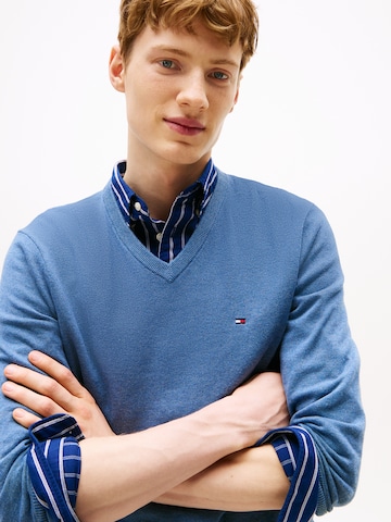 TOMMY HILFIGER Sweater 'ESSENTIAL' in Blue