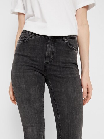 Coupe slim Jean 'Delly' PIECES en gris