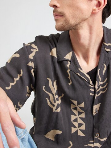PROTEST Comfort Fit Hemd 'Bucco' in Beige