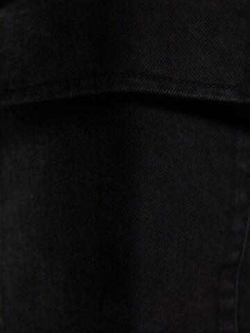 Bershka Ohlapna forma Kargo kavbojke | črna barva