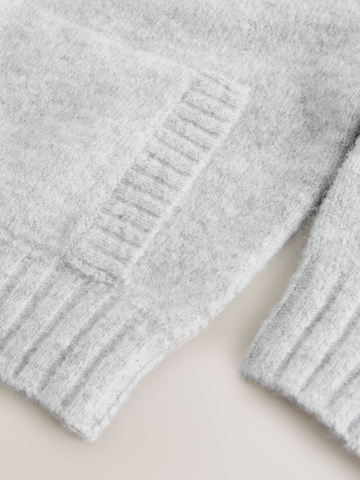 Next Strickjacke in Grau