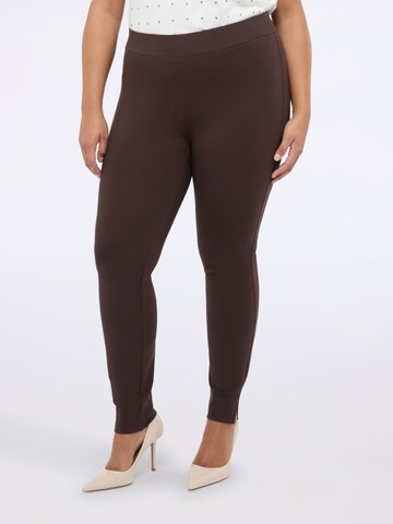 Skinny Pantaloni di Fiorella Rubino in marrone
