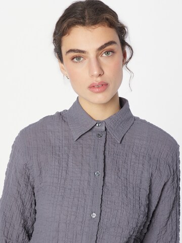 WEEKDAY Bluse in Grau