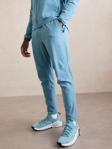 NIKEregular Sportske hlače 'UNLIMITED' - plava boja