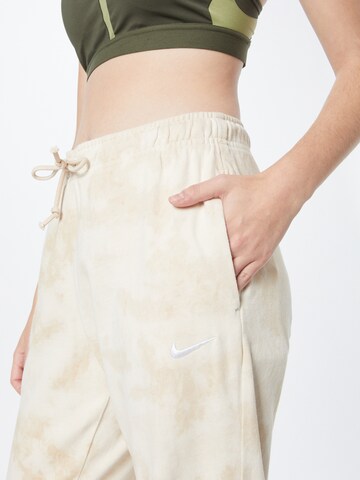 Nike Sportswear Zwężany krój Spodnie w kolorze beżowy