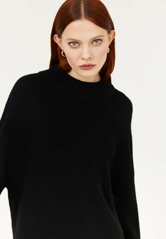 TOPTOP STUDIO Sweater in Black