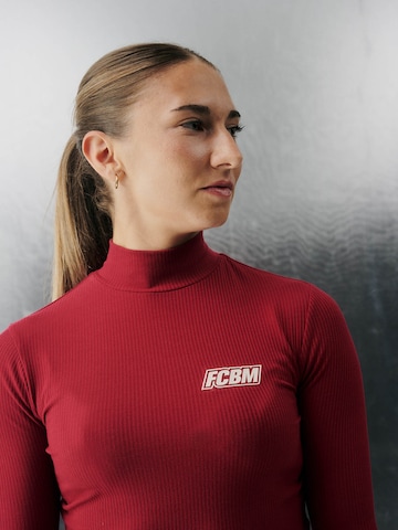 Tricou 'Aileen' de la FCBM pe roșu