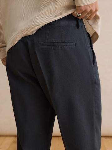 DAN FOX APPAREL Regular Broek 'Jannek' in Blauw