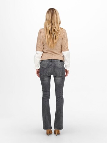 Only Maternity Flared Jeans in Grau