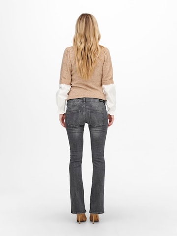 Only Maternity Flared Jeans i grå