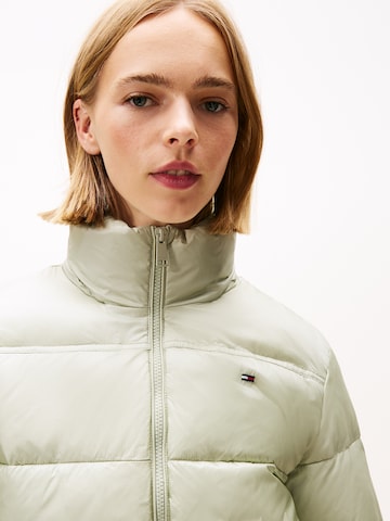 Tommy Jeans Φθινοπωρινό και ανοιξιάτικο μπουφάν 'ESS' σε πράσινο
