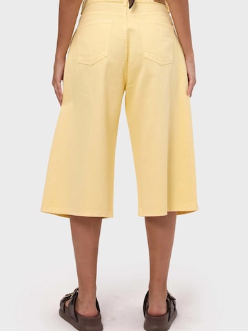 IT'S BASIC Baggy Jeans 'BAGGY BERMUDA SHORT' in Yellow