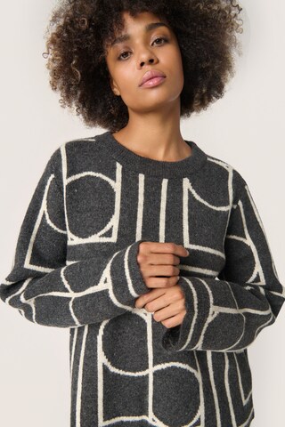 SOAKED IN LUXURY - Jersey 'Selta' en negro