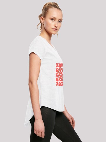 T-shirt 'XOXO Herz Love' F4NT4STIC en blanc