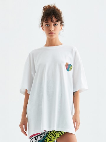 Rockupy Oversizeshirt 'Samu' in Weiß: Vorderseite