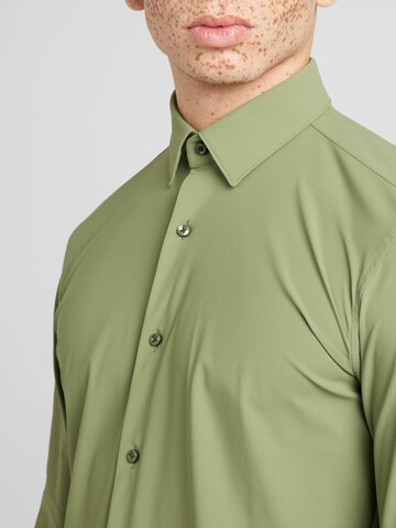 Coupe slim Chemise business 'Hank' BOSS en vert