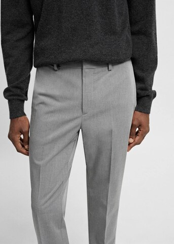 Regular Pantalon à plis 'Paulo' MANGO MAN en gris