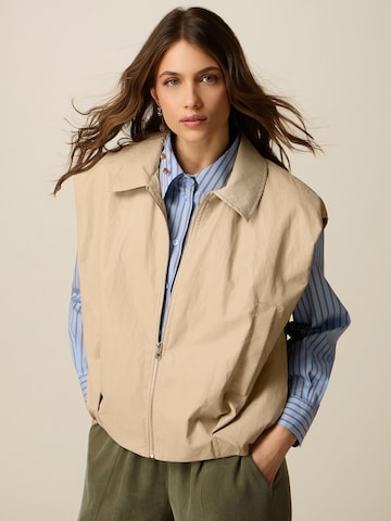 Giacca di mezza stagione di oltre in beige: frontale