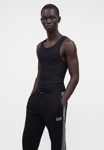 EA7 Emporio Armani Дънки Tapered Leg Панталон в черно: отпред