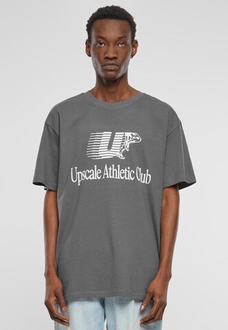Maglietta 'Athletic Club' di MT Upscale in grigio: frontale