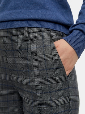 Slimfit Pantaloni chino 'Lisa' di OBJECT in grigio