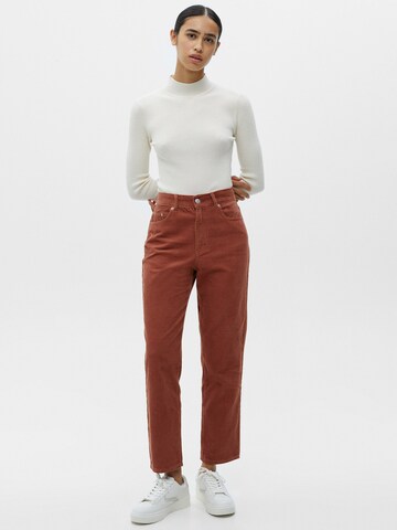 Pull&Bear Normalny krój Spodnie w kolorze czerwony: przód