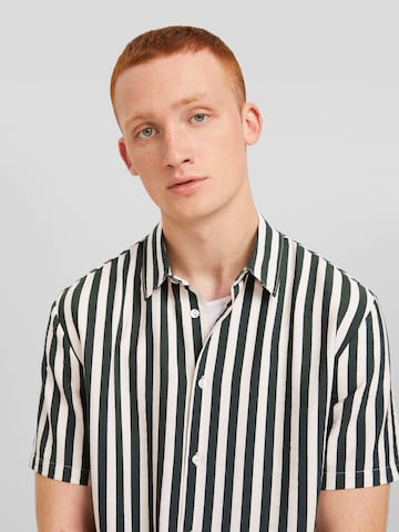 Bershka Comfort fit Button Up Shirt in Green