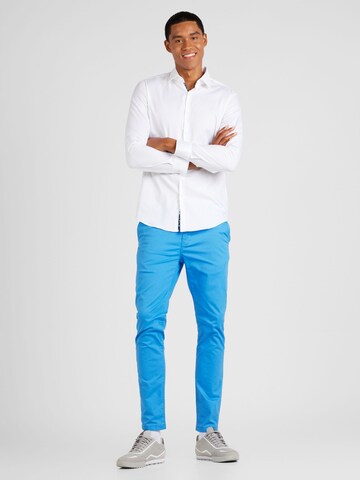 balta HUGO Standartinis modelis Marškiniai 'Koey'