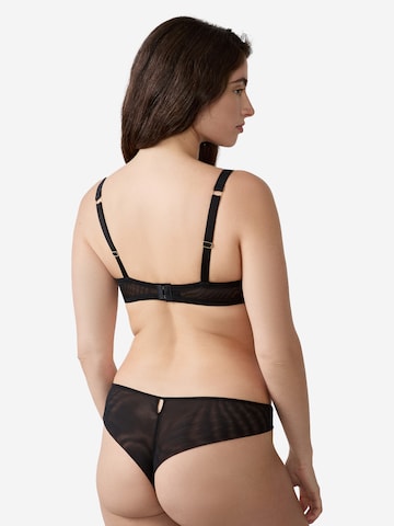 T-shirt Reggiseno 'Gamme' di ETAM in nero