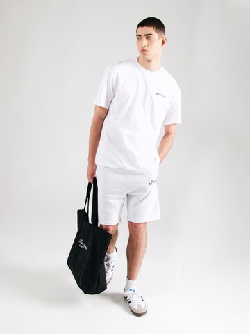 Trening 'JJBEAU' de la JACK & JONES pe alb: față