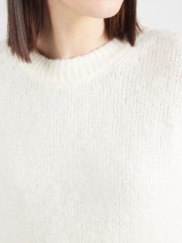Pull-over Gina Tricot en blanc